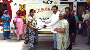 Mohan Lal Bhaskar Foundation distributes ration to 11 poor and helpless families 1